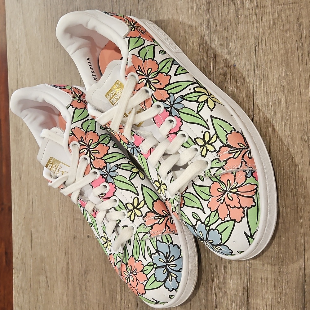 adidas Women's Stan Smith All-Over Floral Print size 7.5